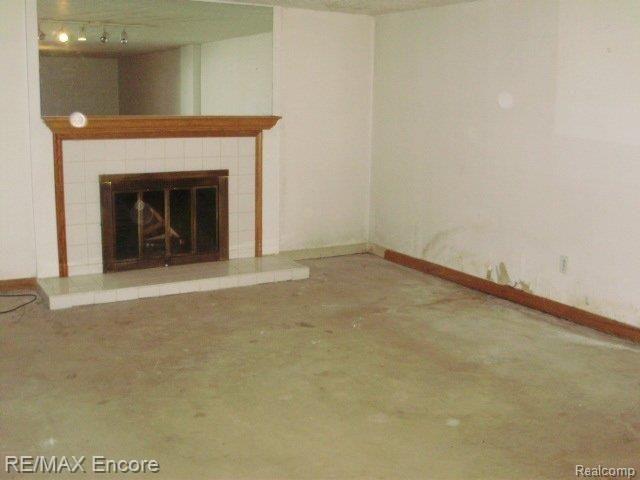 7095 Ridgewood Road Clarkston, MI 48346 - Photo 7 of 10 basement family.JPG