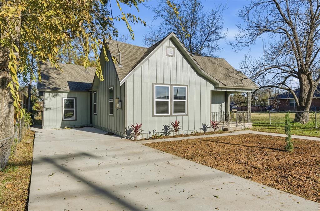 803 Garrison Street Waco, TX 76704 - Photo 2 of 16 a front view of a house with a yard