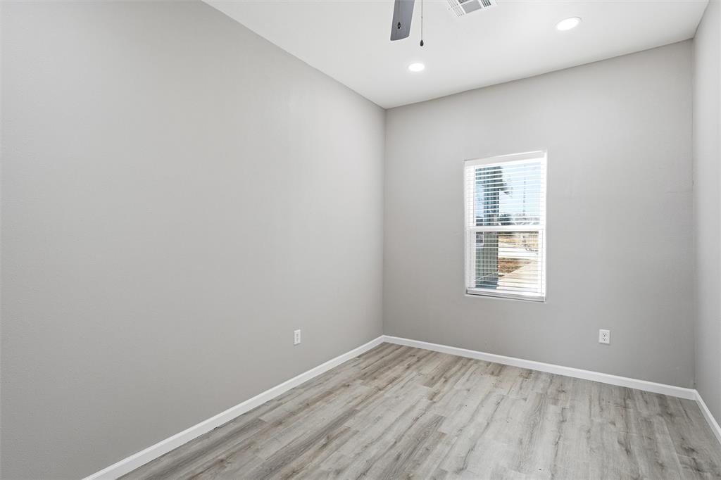 803 Garrison Street Waco, TX 76704 - Photo 8 of 16 an empty room with a window