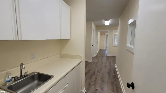 $1,542 | 1010 East North Street, Greenville, SC 29601