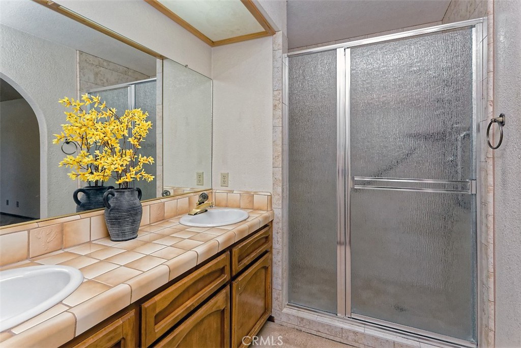 13564 Quapaw Road Apple Valley, CA 92308 - Photo 34 of 52 Primary Bathroom