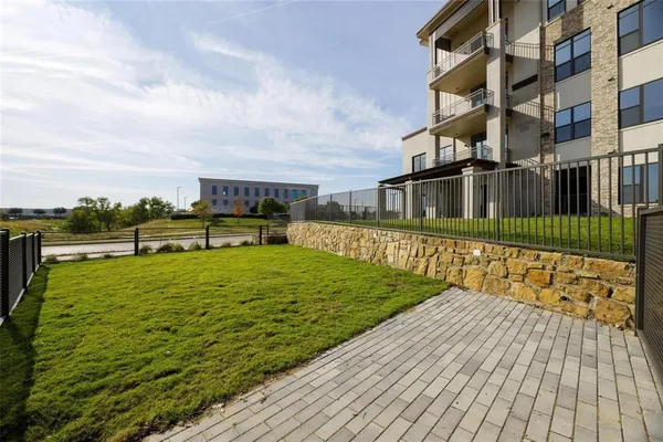 a view of a garden with an apartment