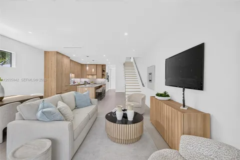 $1,525,000 | 910 Southeast 13th Street, Fort Lauderdale, FL 33316