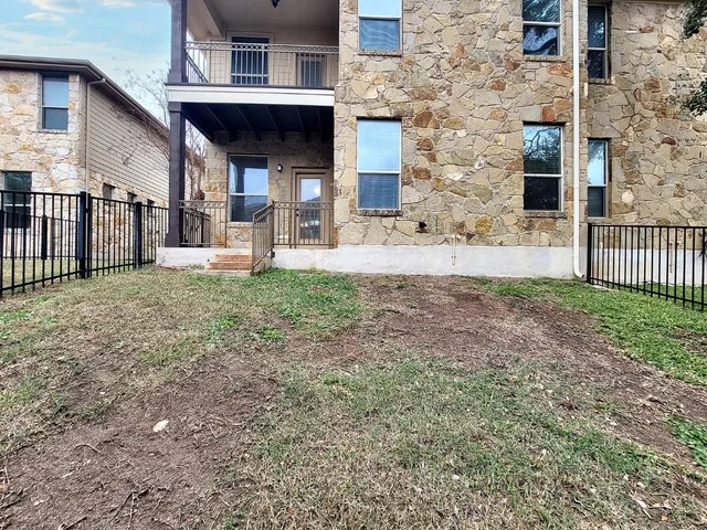 $2,900 | 7508 Colina Vista Loop, Unit B, Austin, TX 78750
