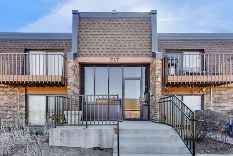 $210,000 | 717 Killarney Court, Unit 2D, Schaumburg, IL 60193