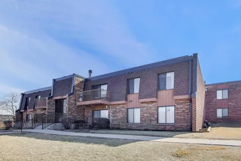 $210,000 | 717 Killarney Court, Unit 2D, Schaumburg, IL 60193