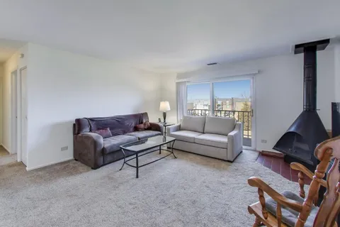 $210,000 | 717 Killarney Court, Unit 2D, Schaumburg, IL 60193