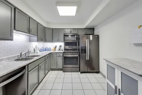 $210,000 | 717 Killarney Court, Unit 2D, Schaumburg, IL 60193