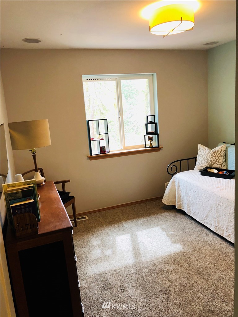 12906 Wallace Road Southeast Olalla, WA 98359 - Photo 14 of 19 Gallery Image 14