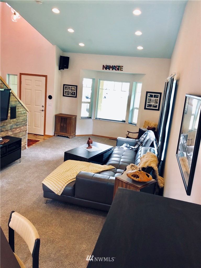 12906 Wallace Road Southeast Olalla, WA 98359 - Photo 5 of 19 Gallery Image 5
