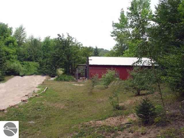 2387 Harris Road Beulah, MI 49617 - Photo 4 of 9 1651678-3.JPG