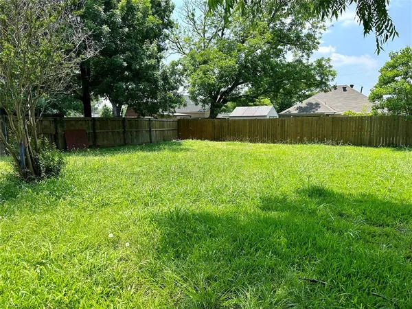 $1,500 | 309 South Bell Street, Royse City, TX 75189