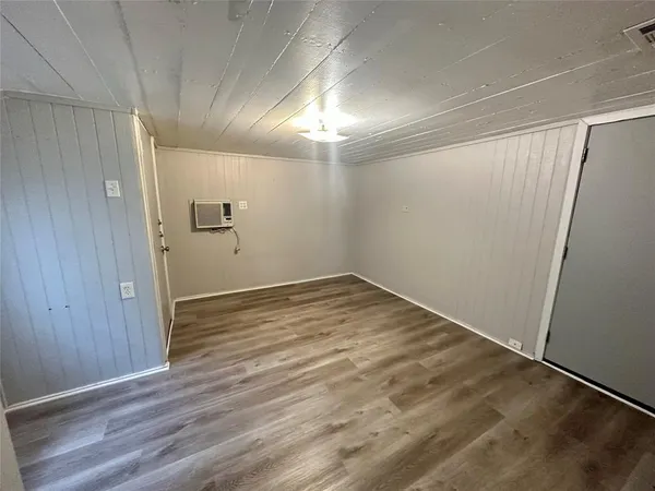 $1,500 | 309 South Bell Street, Royse City, TX 75189