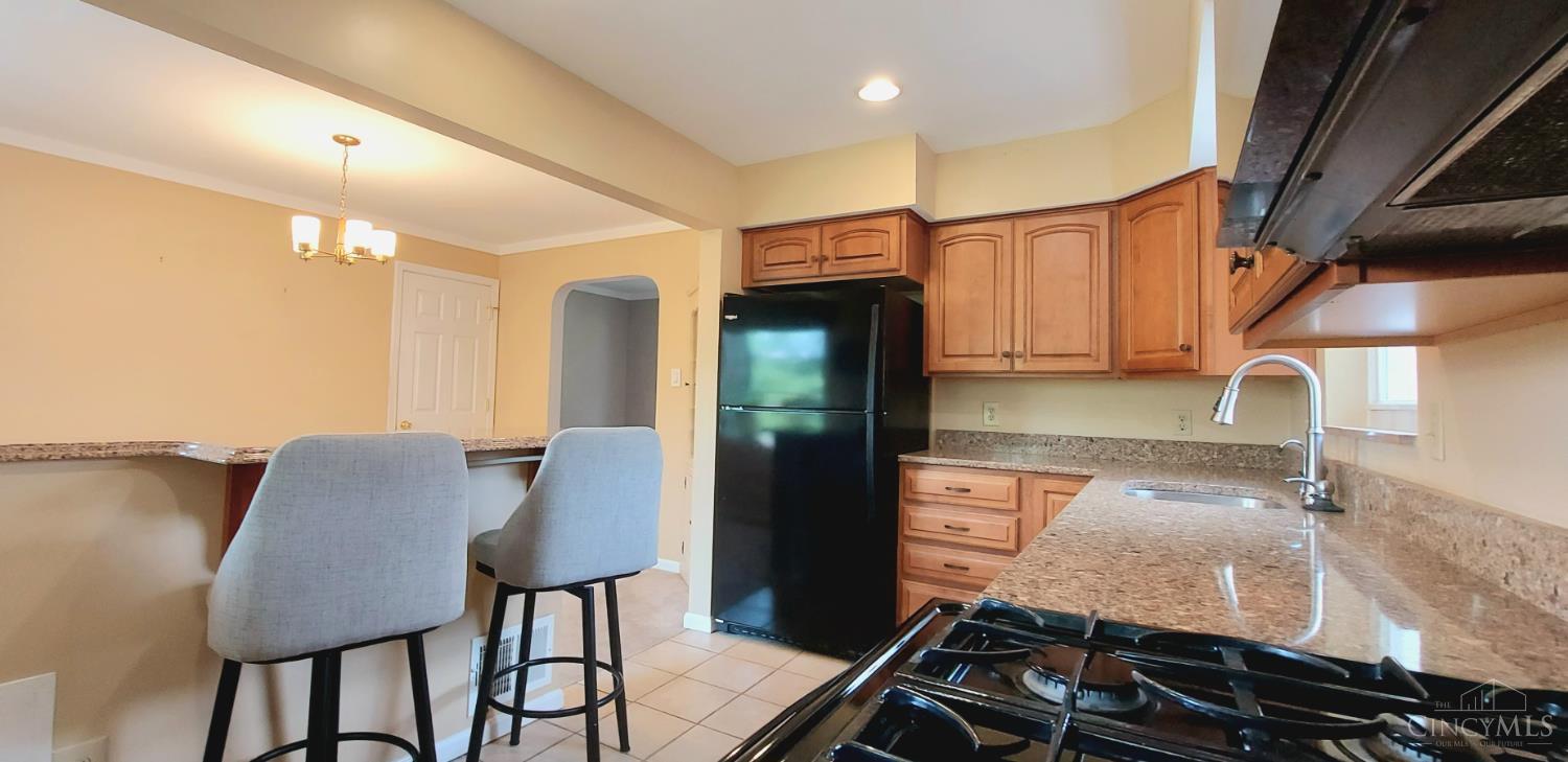 5949 Lawrence Road Cincinnati, OH 45248 - Photo 4 of 72 Gallery Image 4