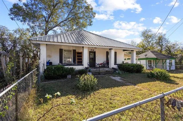 $438,000 | 600 East Washington Street, Denison, TX 75021