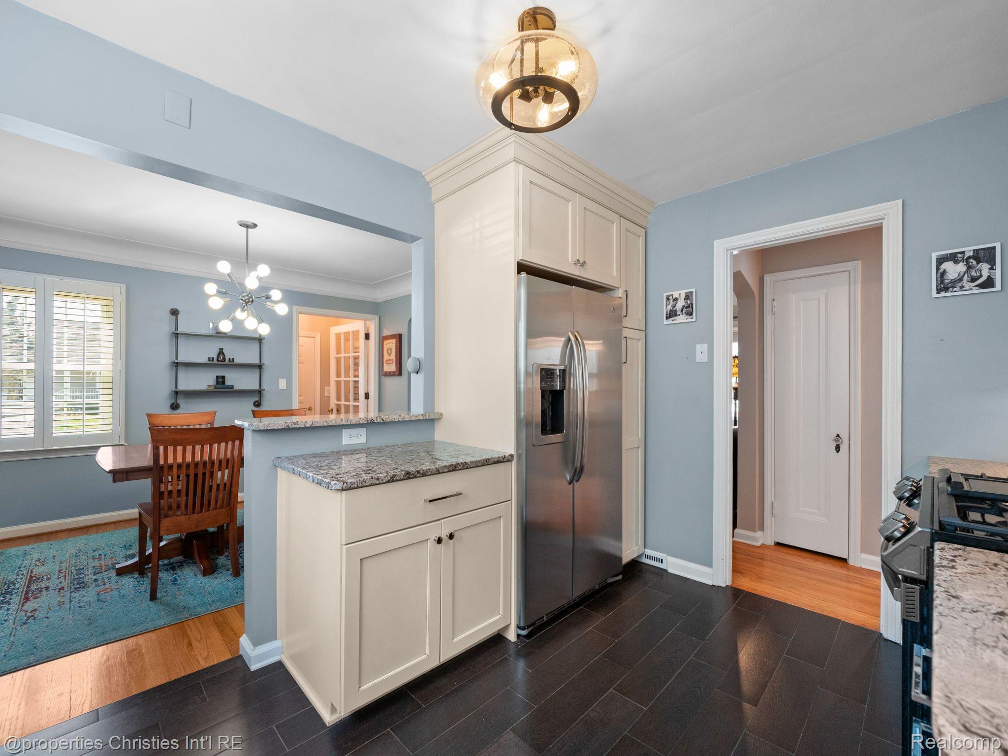 1338 Oxford Road Berkley, MI 48072 - Photo 10 of 26