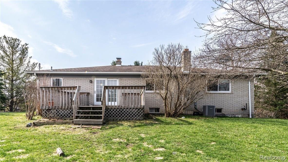 10083 Gordon Road Fenton, MI 48430 - Photo 45 of 51 44_53.jpg
