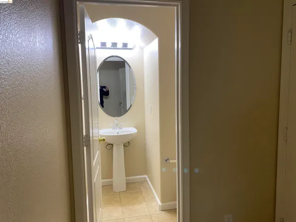 a view of a livingroom with washer and dryer