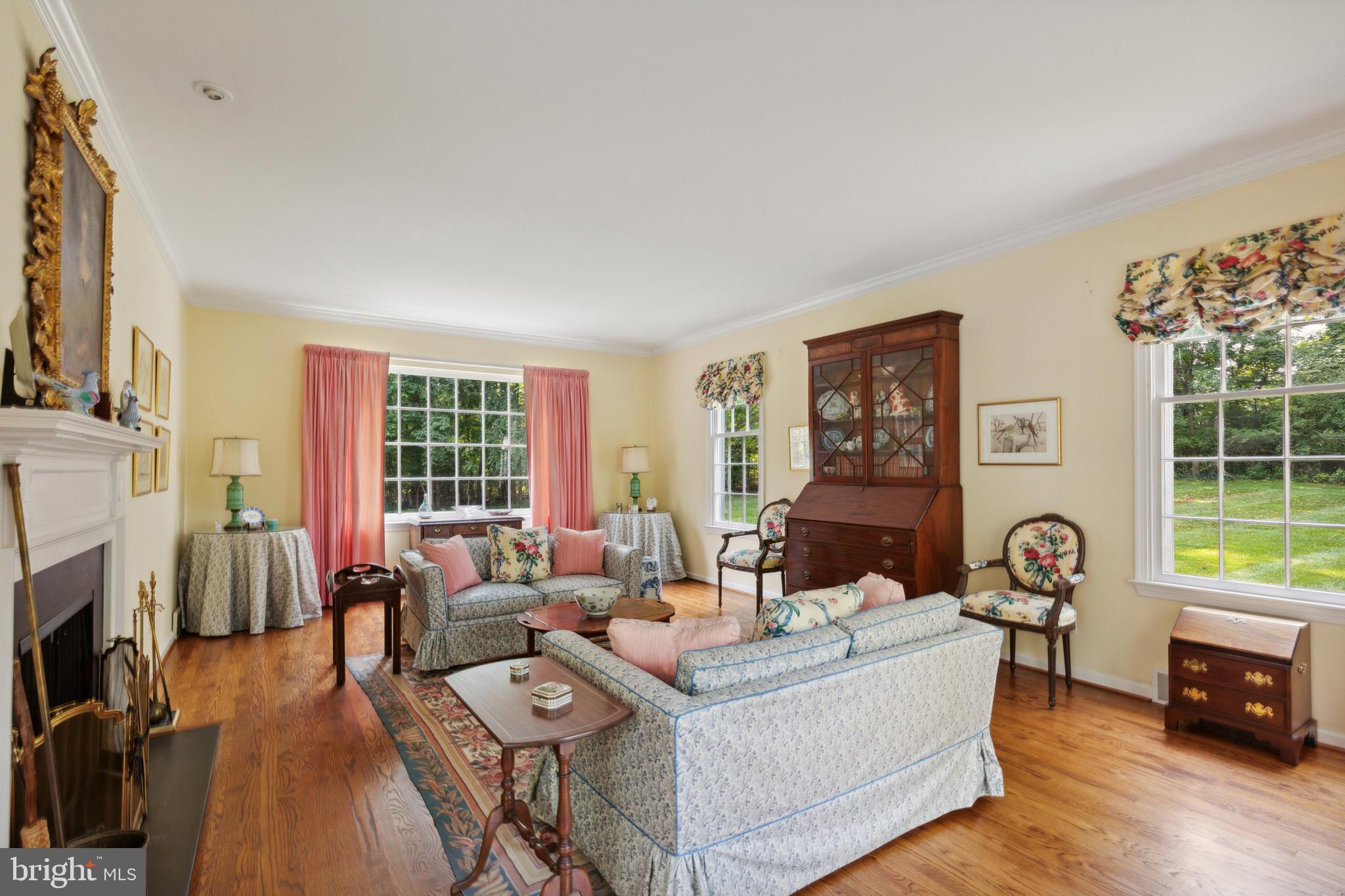 7247 Beech Road Ambler, PA 19002 - Photo 8 of 24 Living Room