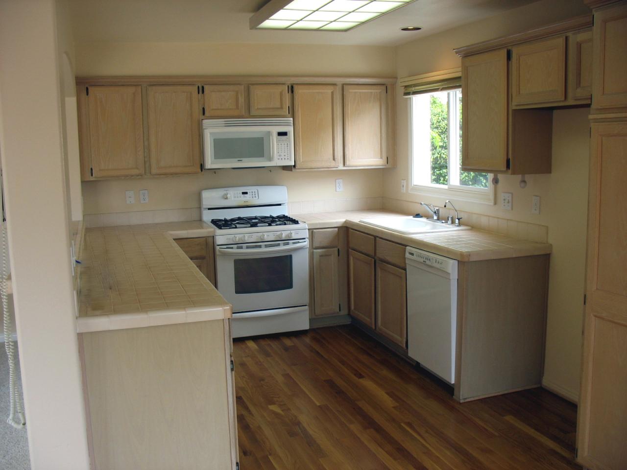 222 Meigs Road, Unit 4 Santa Barbara, CA 93109 - Photo 4 of 10 Kitchen with newer hardwood floors