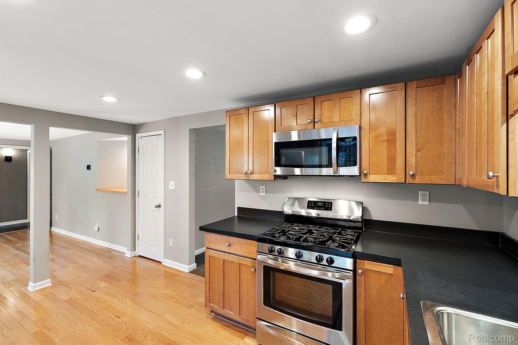 2088 Burdic Street Troy, MI 48085 - Photo 14 of 39