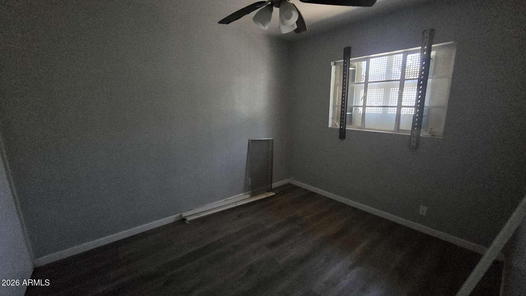 834 West Osborn Road Phoenix, AZ 85013 - Photo 22 of 45 an empty room with a window