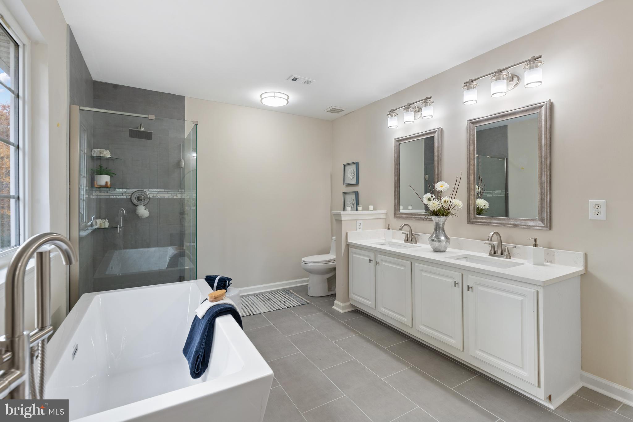 15528 Thompson Road Silver Spring, MD 20905 - Photo 36 of 70 Master bath