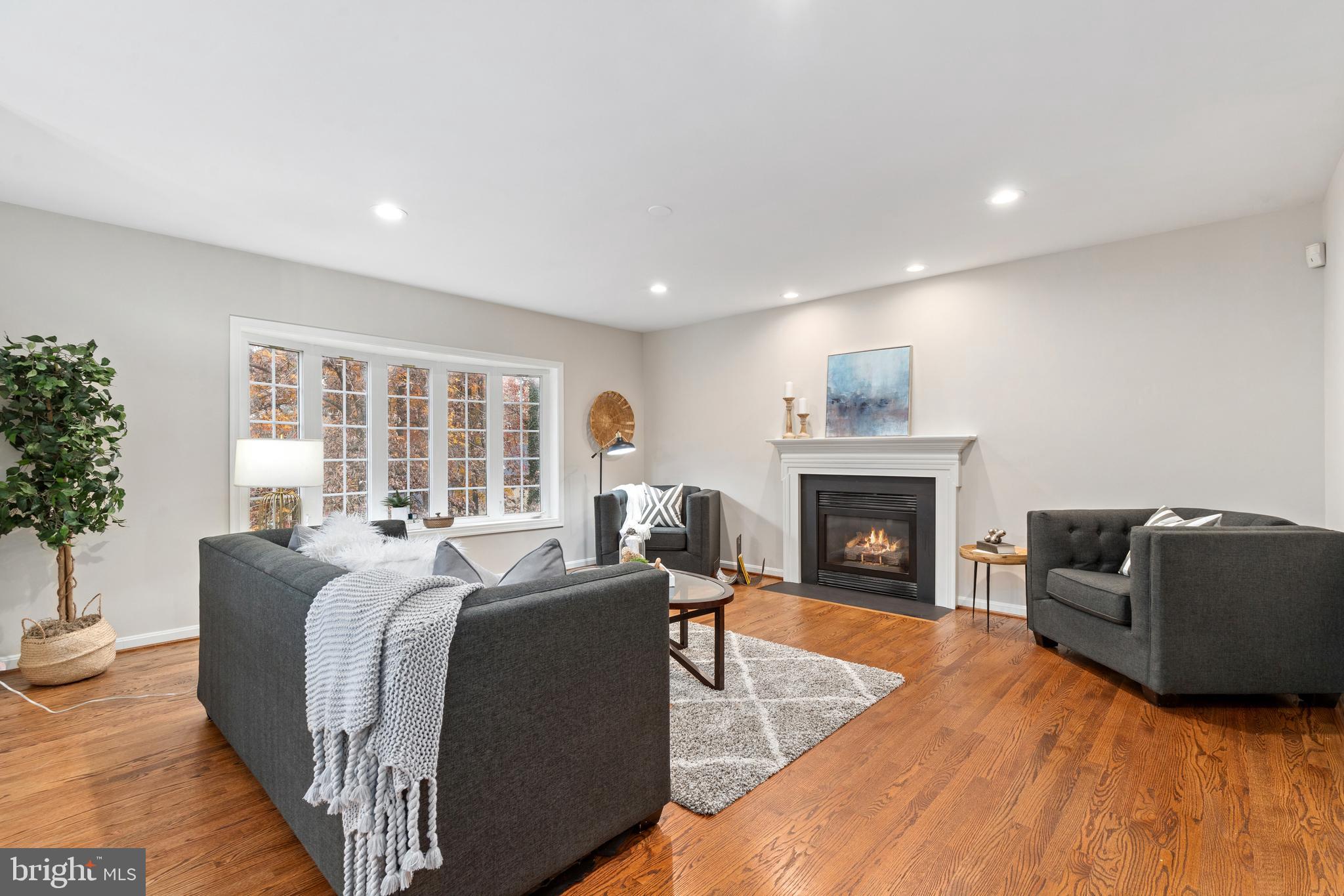 15528 Thompson Road Silver Spring, MD 20905 - Photo 9 of 70 Family room w/bay windows