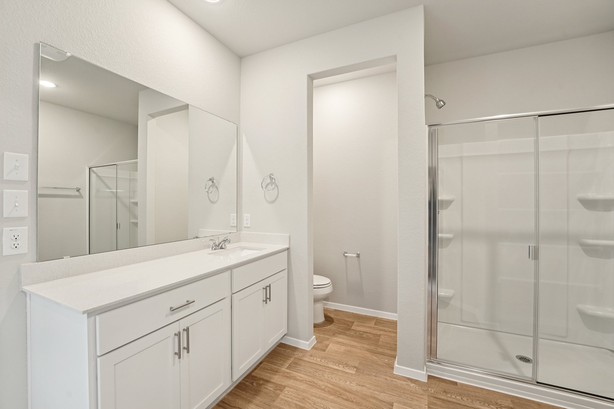 136 Summer Drive Elgin, TX 78621 - Photo 17 of 35 Primary Bath retreat & walk-in shower