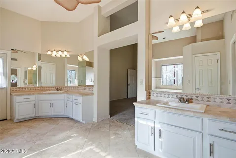 $1,025,000 | 15814 North 12th Street, Phoenix, AZ 85022