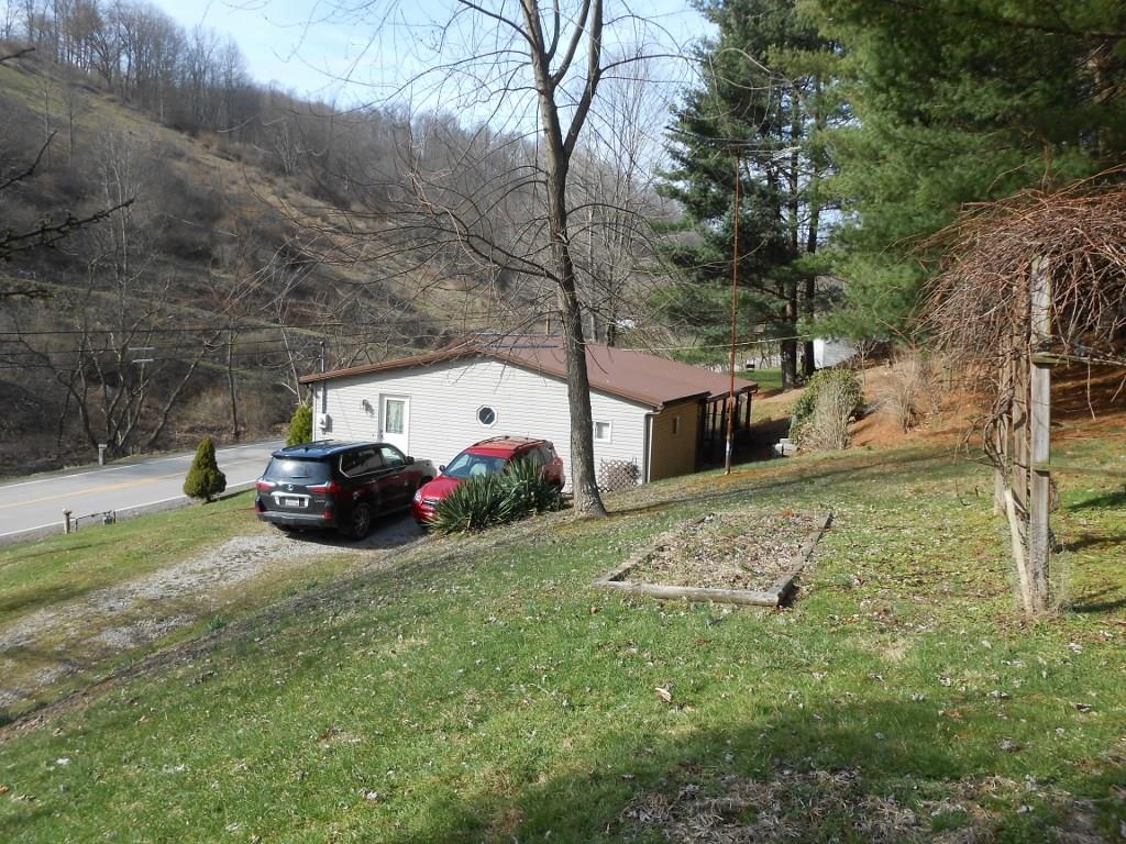 1256 Golden Oaks Road Holbrook, PA 15341 - Photo 16 of 19 Gallery Image 16