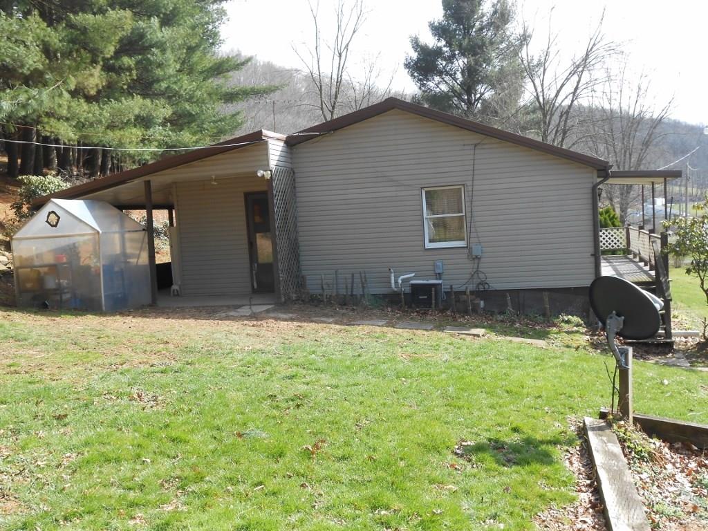 1256 Golden Oaks Road Holbrook, PA 15341 - Photo 17 of 19 Gallery Image 17