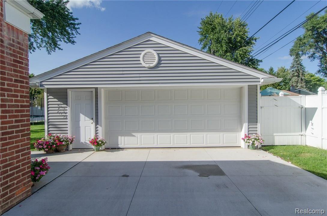 202 Winry Drive Rochester, MI 48307 - Photo 26 of 33 GRU_2934.jpg