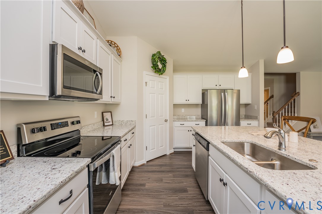 140 Wendenburg Court, Unit F6 Aylett, VA 23009 - Photo 18 of 33 Kitchen with appliances with stainless steel finis