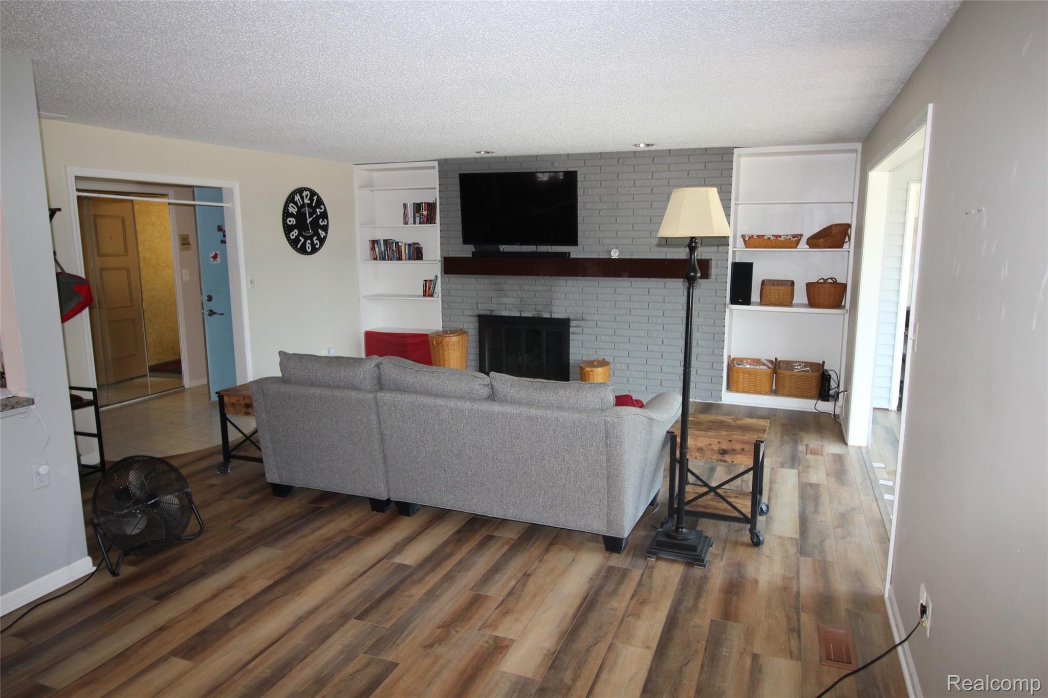 669 North Riverside Avenue, Unit 2 St. Clair, MI 48079 - Photo 11 of 24 IMG_6024.JPG