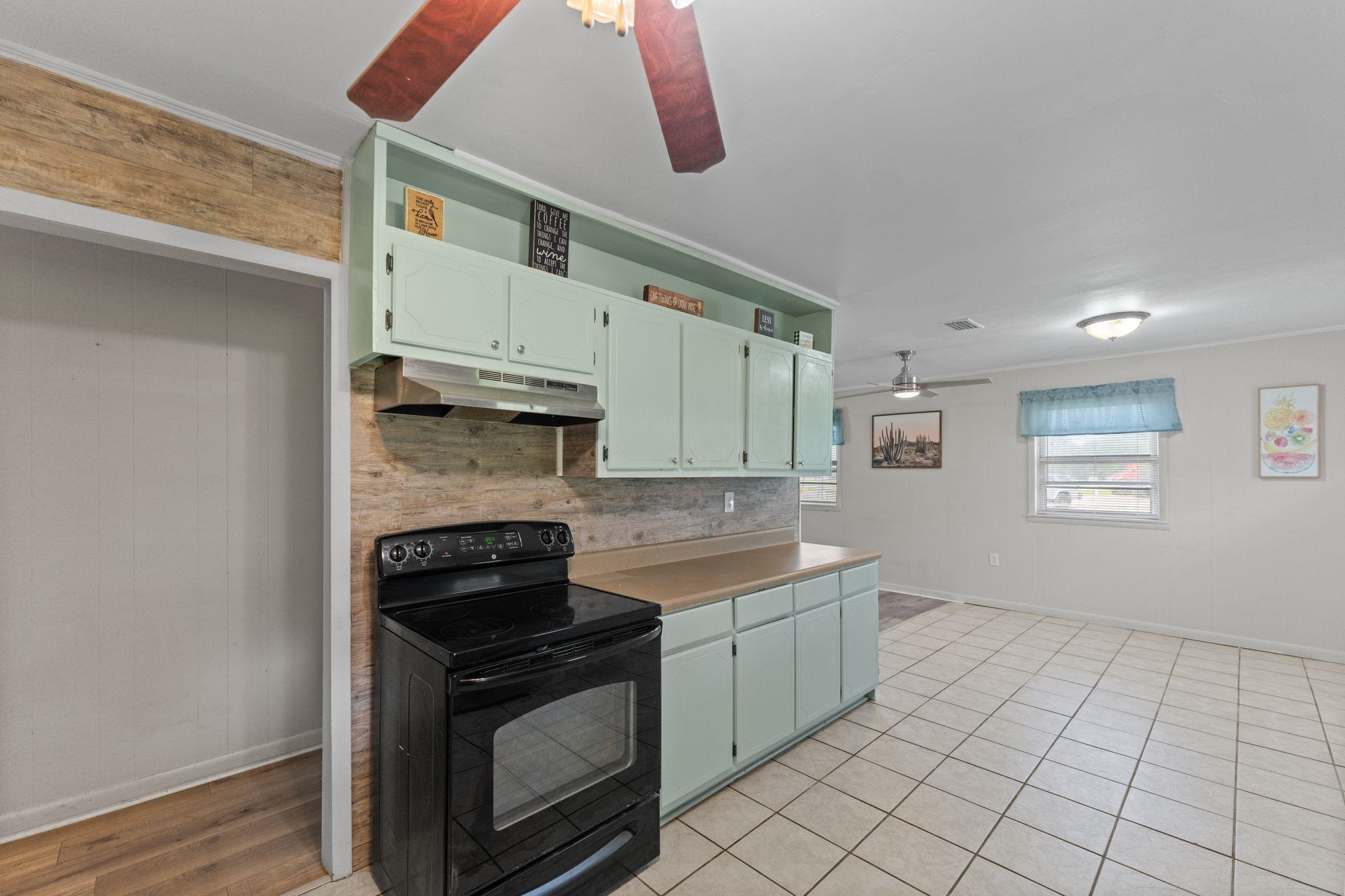 306 West Banyan Street Bay Minette, AL 36507 - Photo 15 of 34 Kitchen