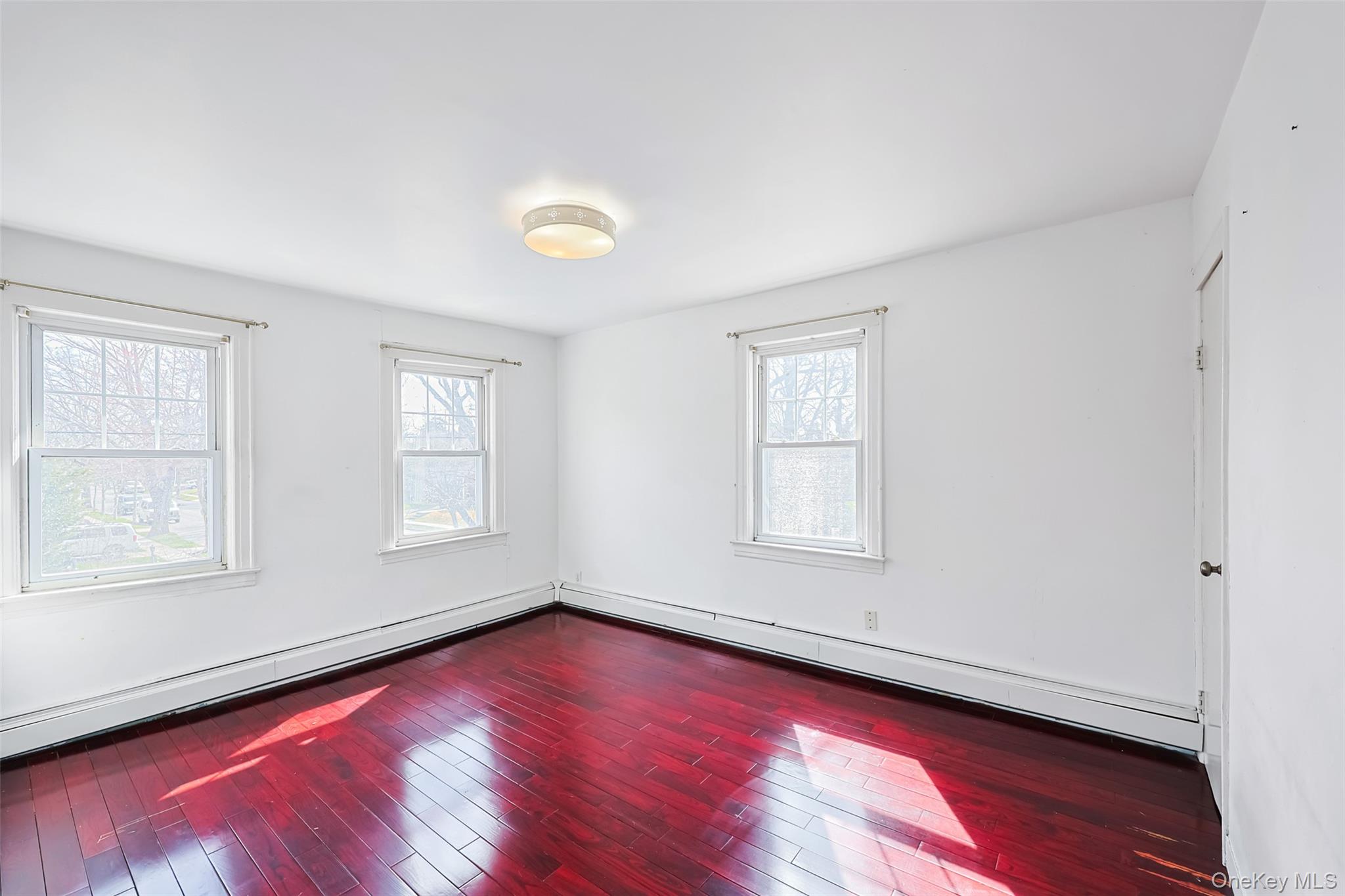 96 Colonial Road Floral Park, NY 11001 - Photo 11 of 29