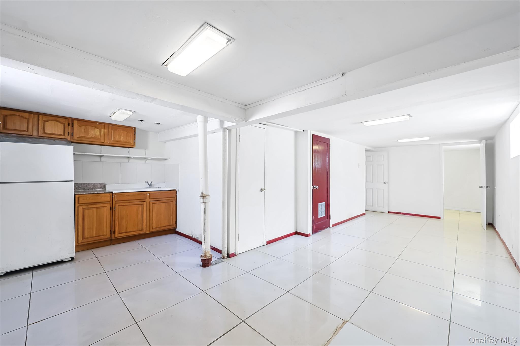 96 Colonial Road Floral Park, NY 11001 - Photo 23 of 29