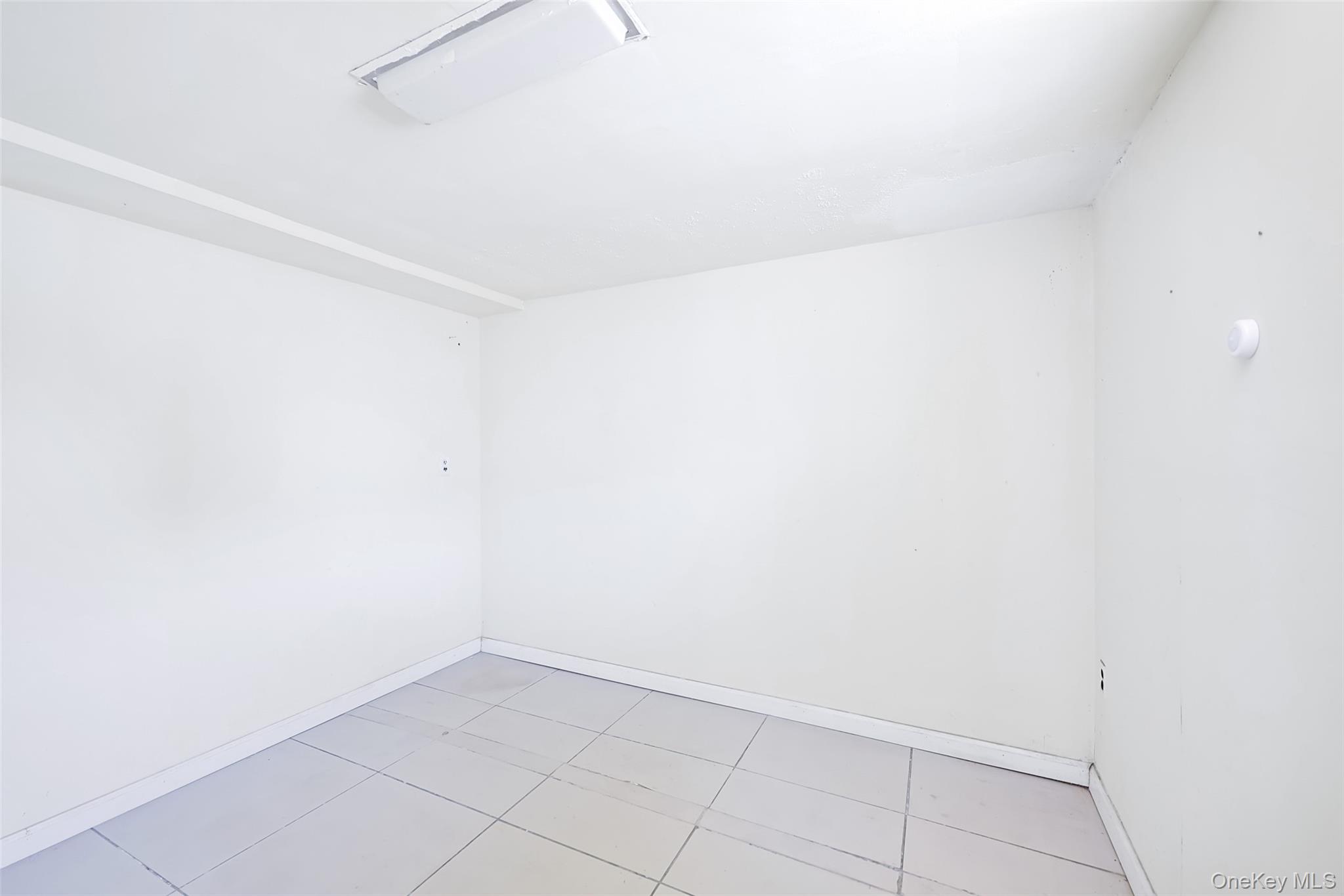 96 Colonial Road Floral Park, NY 11001 - Photo 24 of 29