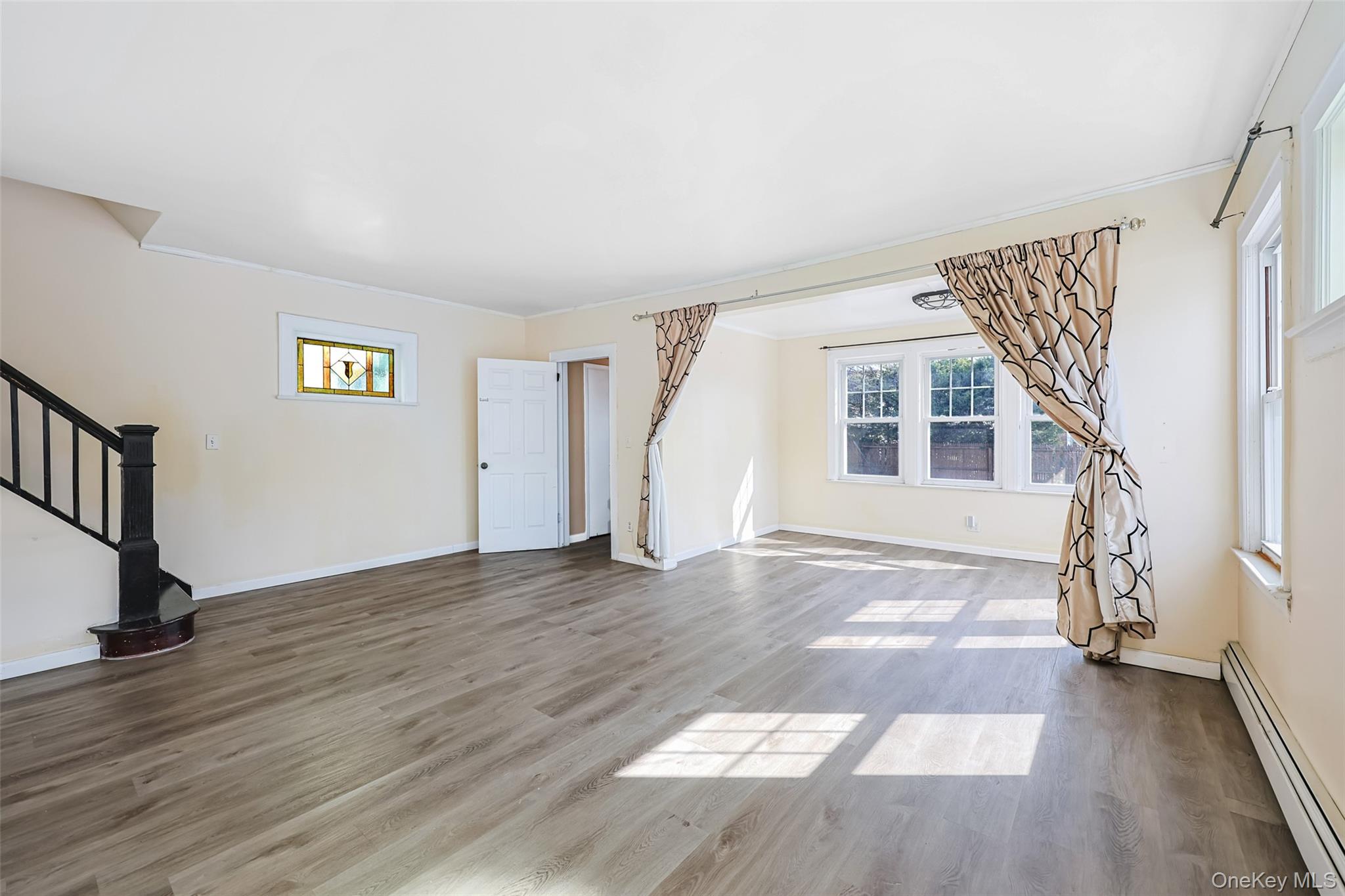 96 Colonial Road Floral Park, NY 11001 - Photo 4 of 29