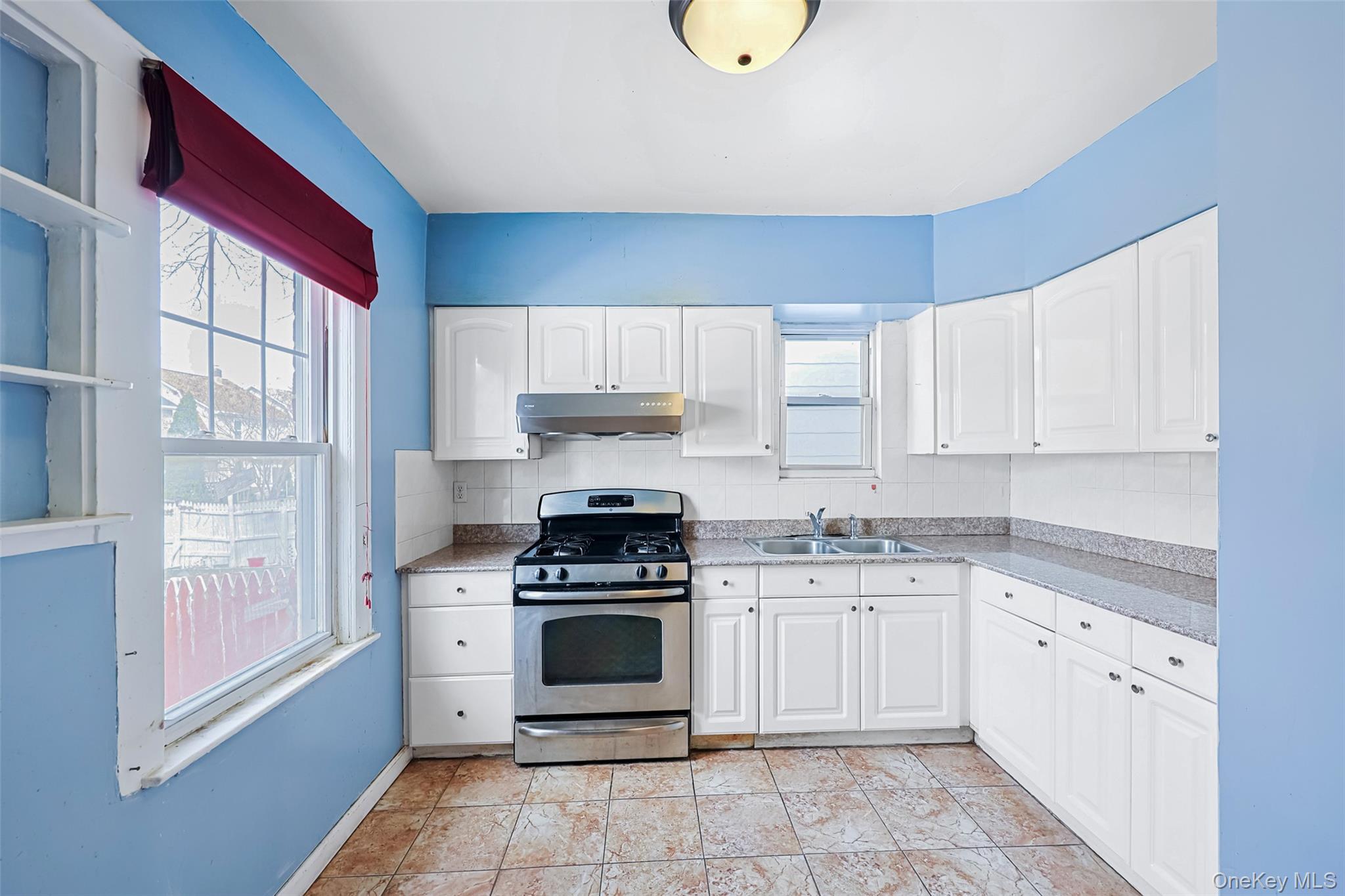 96 Colonial Road Floral Park, NY 11001 - Photo 8 of 29