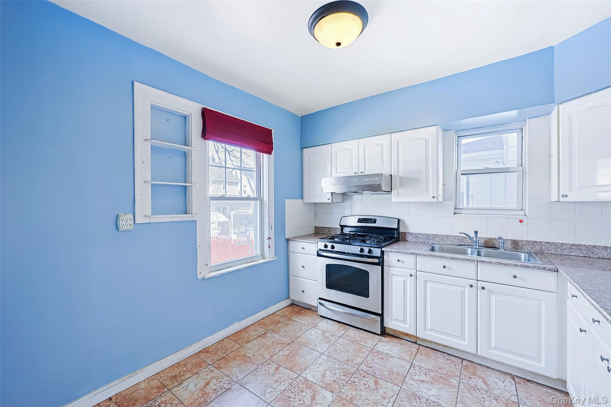 96 Colonial Road Floral Park, NY 11001 - Photo 10 of 29