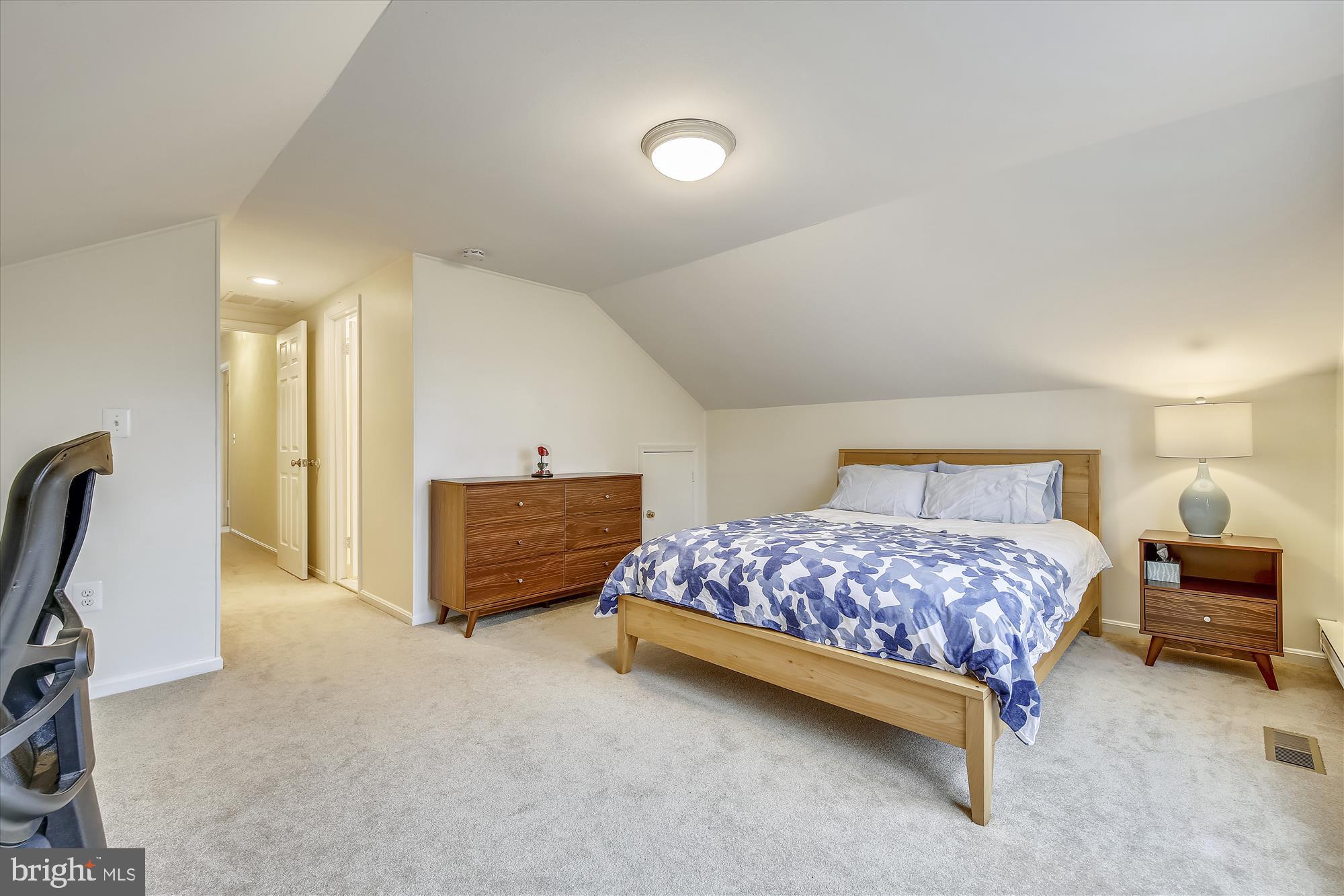 1588 Kimblewick Road Potomac, MD 20854 - Photo 25 of 36 Br 5 with bath