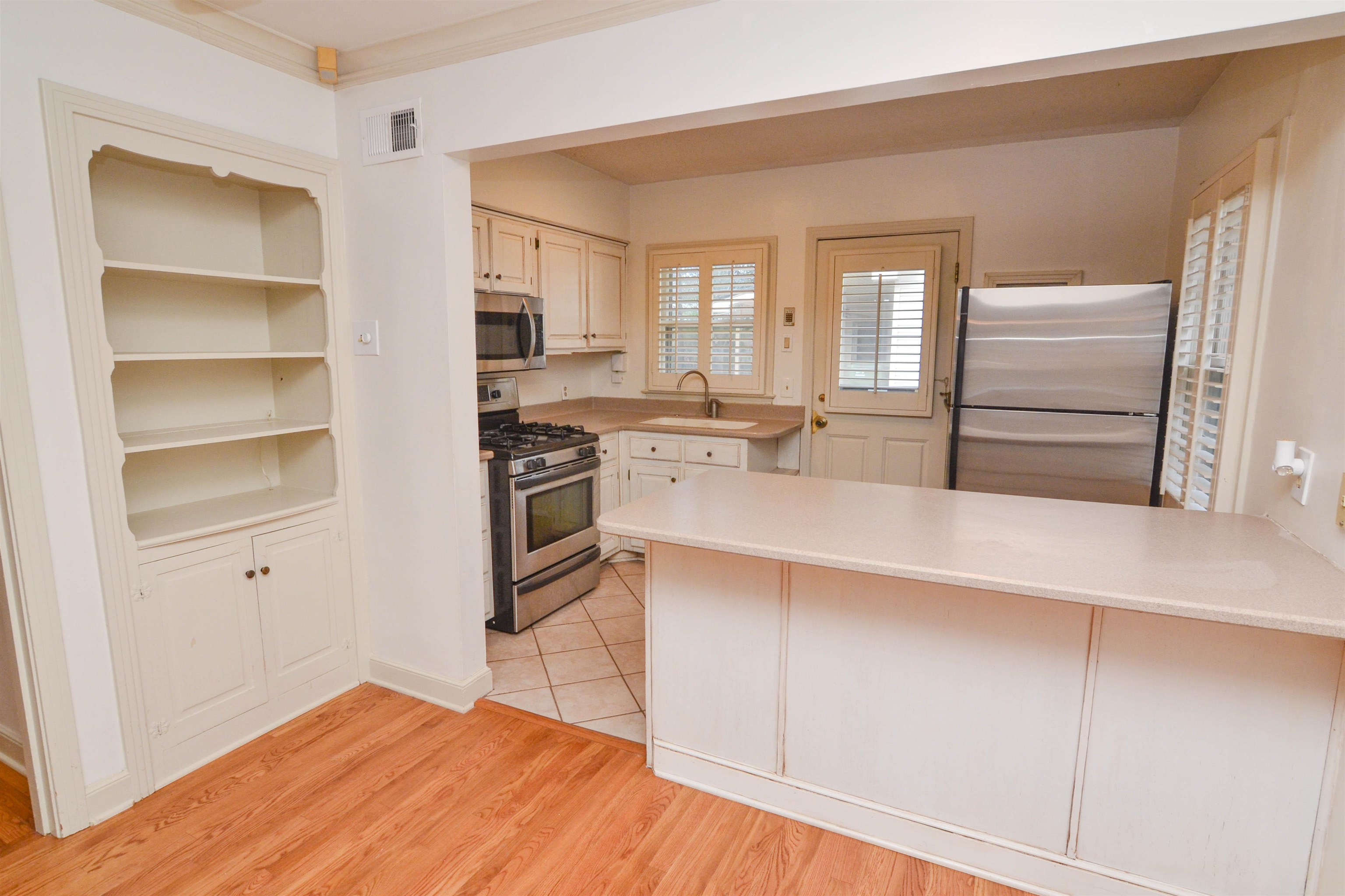 767 Ivy Road Memphis, TN 38117 - Photo 6 of 25 Gallery Image 6
