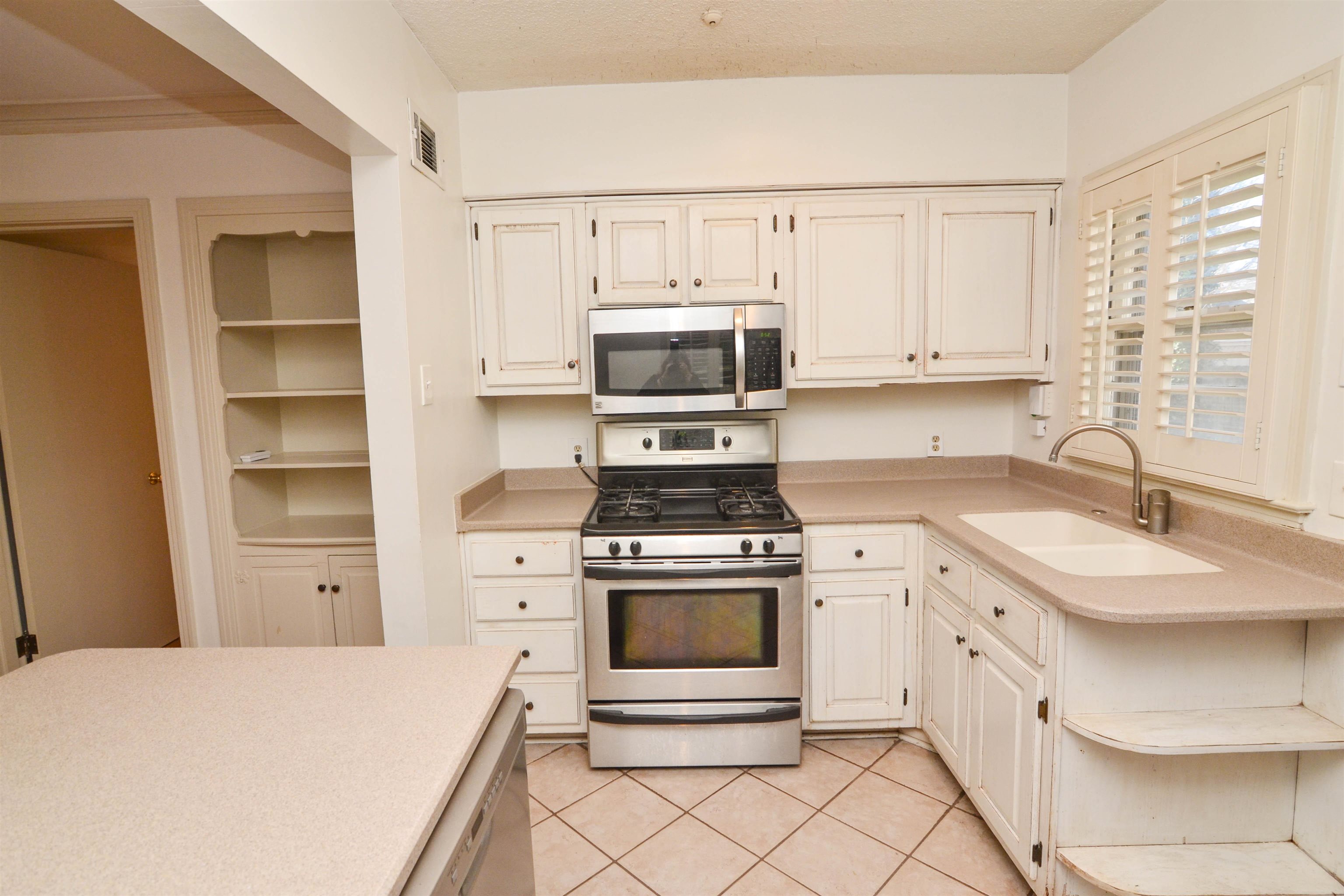 767 Ivy Road Memphis, TN 38117 - Photo 7 of 25 Gallery Image 7
