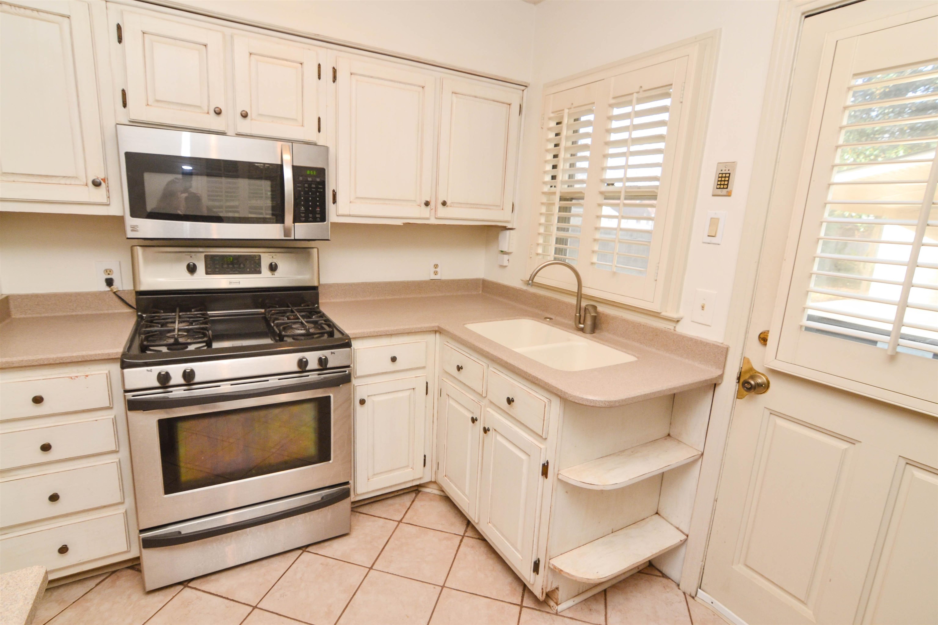 767 Ivy Road Memphis, TN 38117 - Photo 8 of 25 Gallery Image 8