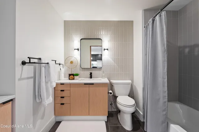 $1,980,000 | 124 Village Lane, Unit 418, Sandpoint, ID 83864