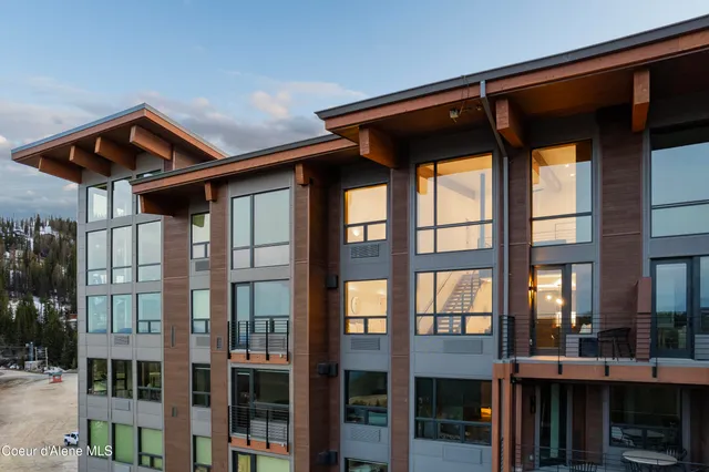 $1,980,000 | 124 Village Lane, Unit 418, Sandpoint, ID 83864