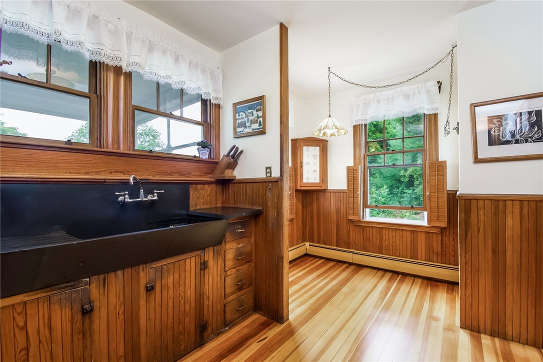 71 Highland Road Tiverton, RI 02878 - Photo 13 of 39