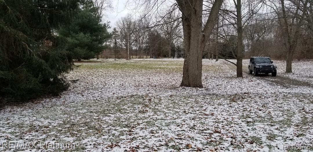 3331 East Dean Road Howell, MI 48855 - Photo 2 of 5 100.jpg
